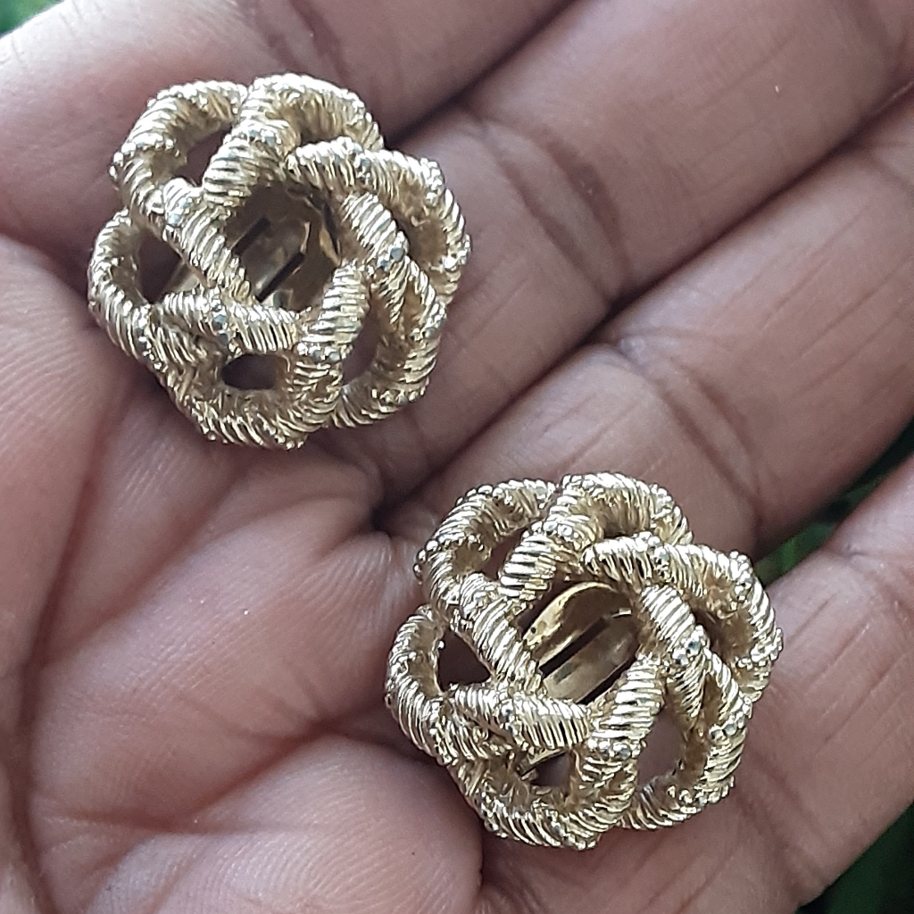 Ciner Gold Plate Knot Clip On Twisted Textured Rope Design Earrings - Vtg 117$